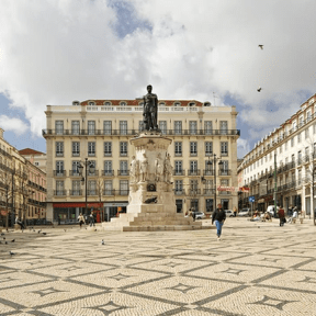 Cam&otilde;es Square